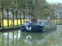 image of one of the barges used on the tours